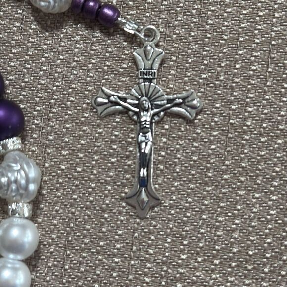 Handmade Rosary. TCU. Painted glass beads and metal alloy and plastic pieces. - Picture 2 of 4